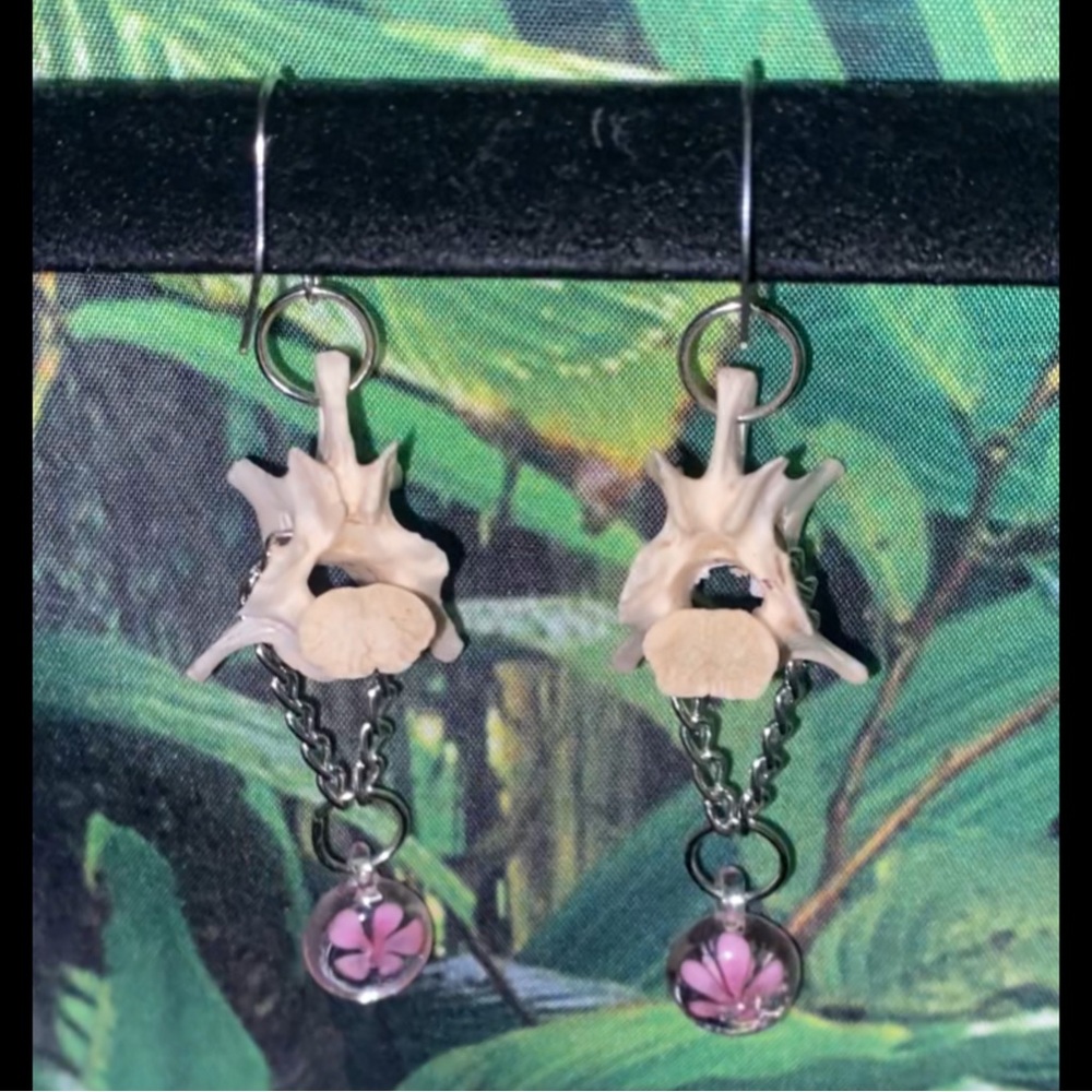Real Possum Vertebrae Glass Flower 🌸 Charm Earrings - Picture 14 of 17